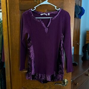 Beautiful, comfy deep purple top
